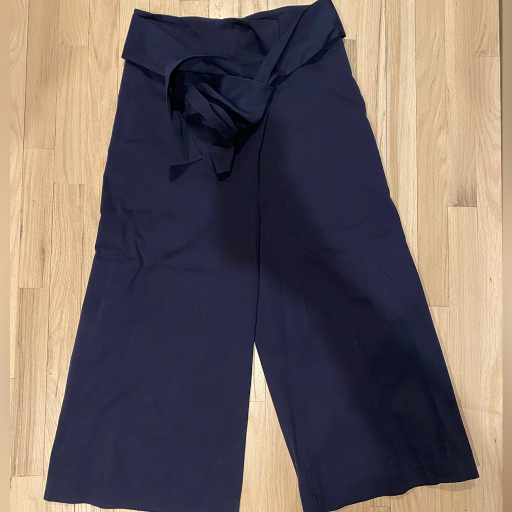 TIBI - Navy wide leg, high waisted cropped pant (Sz8)